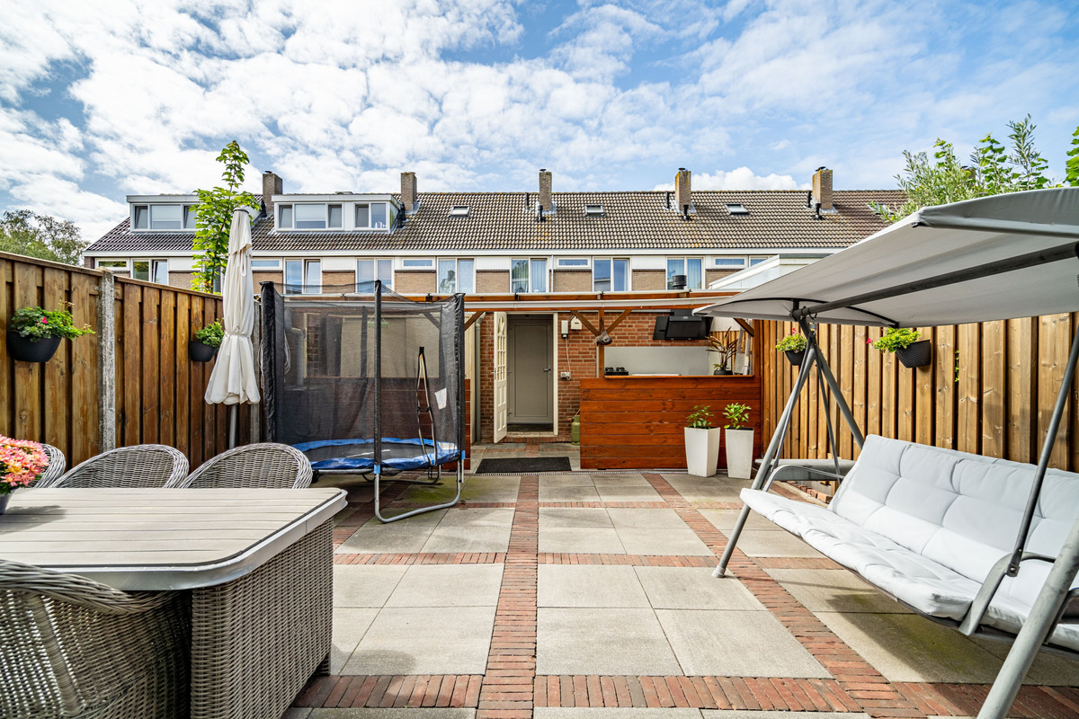Tussenwoning te koop: Kerklaan 5, Zoeterwoude