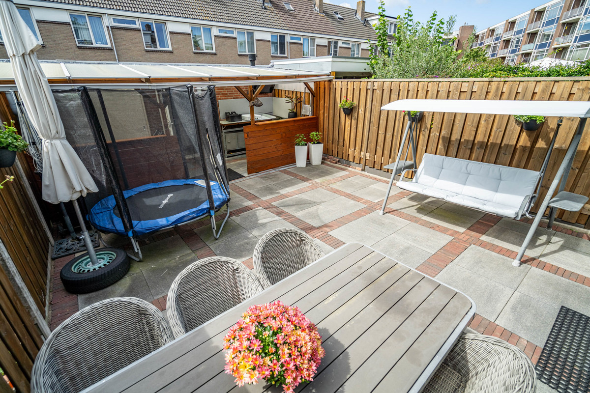 Tussenwoning te koop: Kerklaan 5, Zoeterwoude