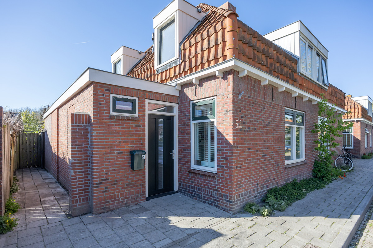 Twee-onder-één-kap te koop: Pater Brugmanstraat 51, Bolsward