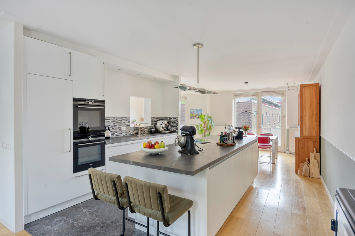 Tussenwoning te koop: Bert Garthoffpad 5, Oegstgeest