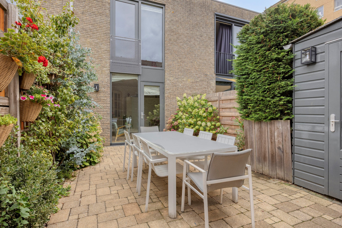 Tussenwoning te koop: Bert Garthoffpad 5, Oegstgeest