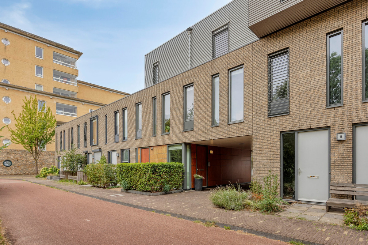 Tussenwoning te koop: Bert Garthoffpad 5, Oegstgeest