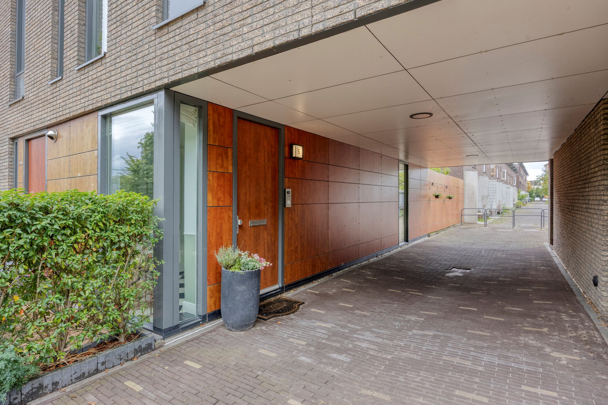 Tussenwoning te koop: Bert Garthoffpad 5, Oegstgeest