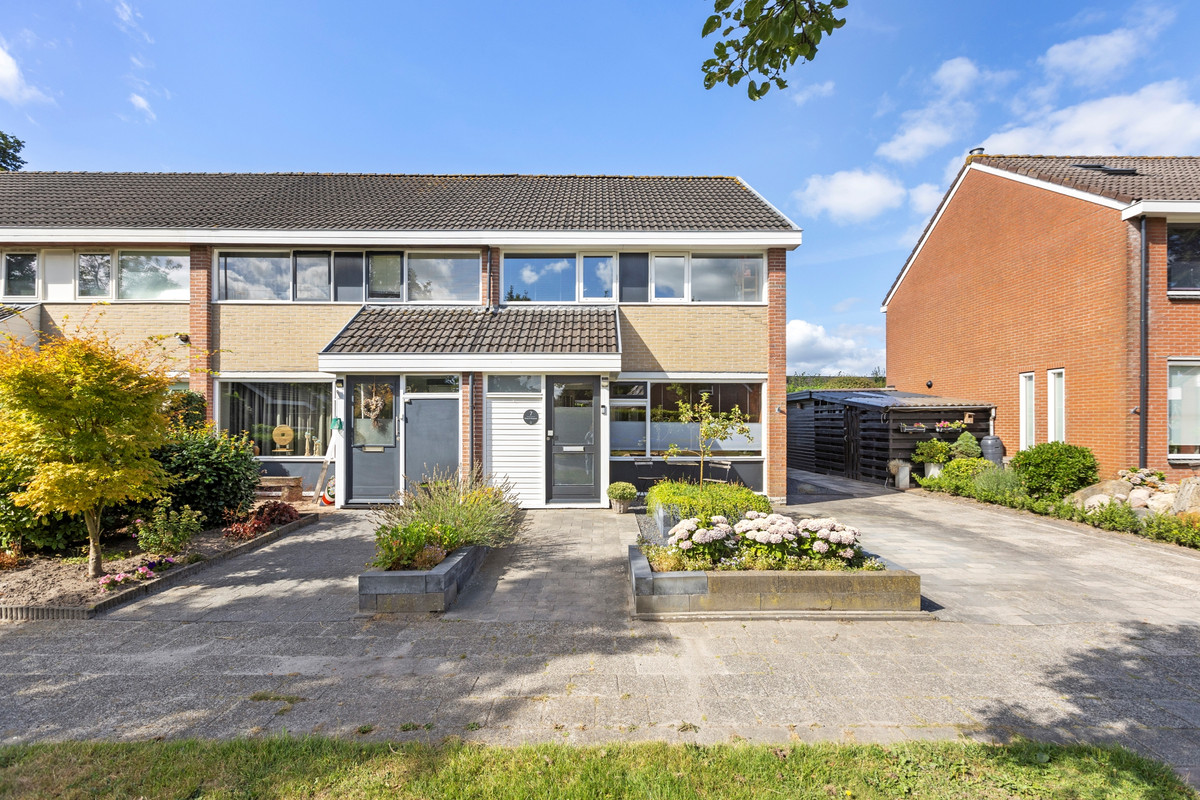Hoekwoning te koop: Deutechemstrjitte 7, Surhuizum