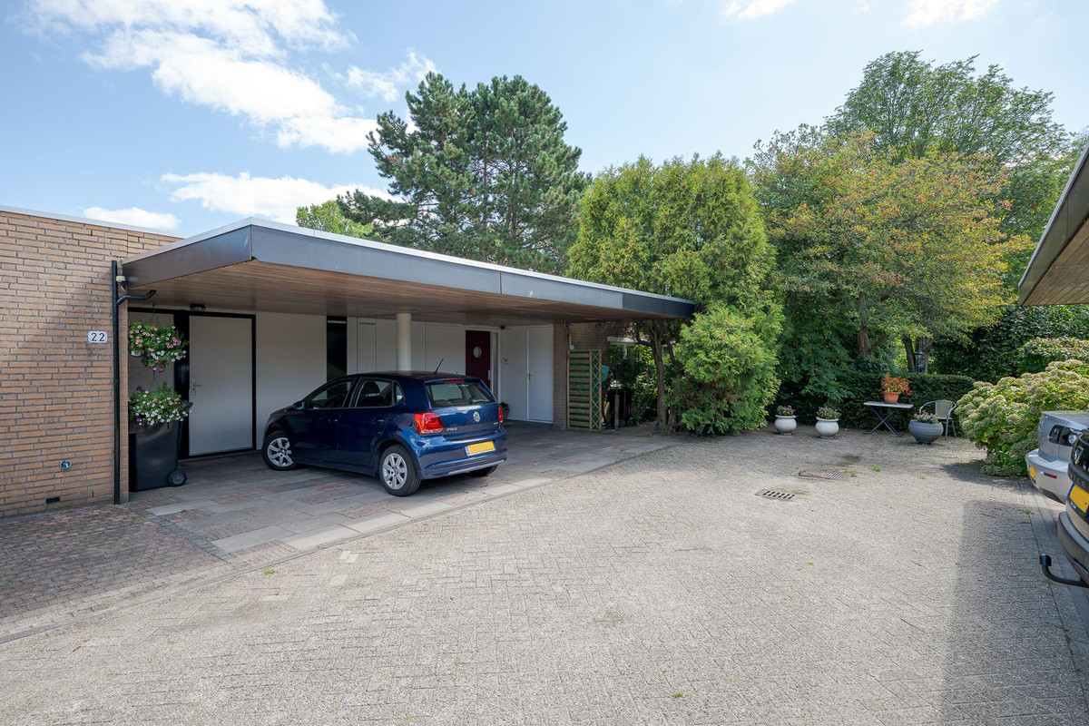 Tussenwoning te koop: Louis Armstronglaan 24, Leiden