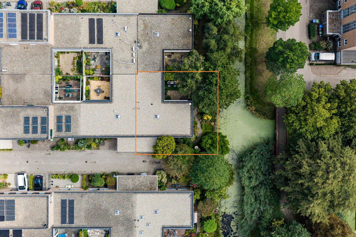 Tussenwoning te koop: Louis Armstronglaan 24, Leiden