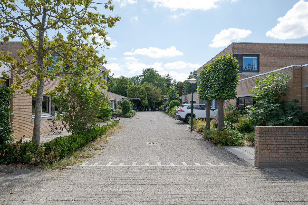 Tussenwoning te koop: Louis Armstronglaan 24, Leiden
