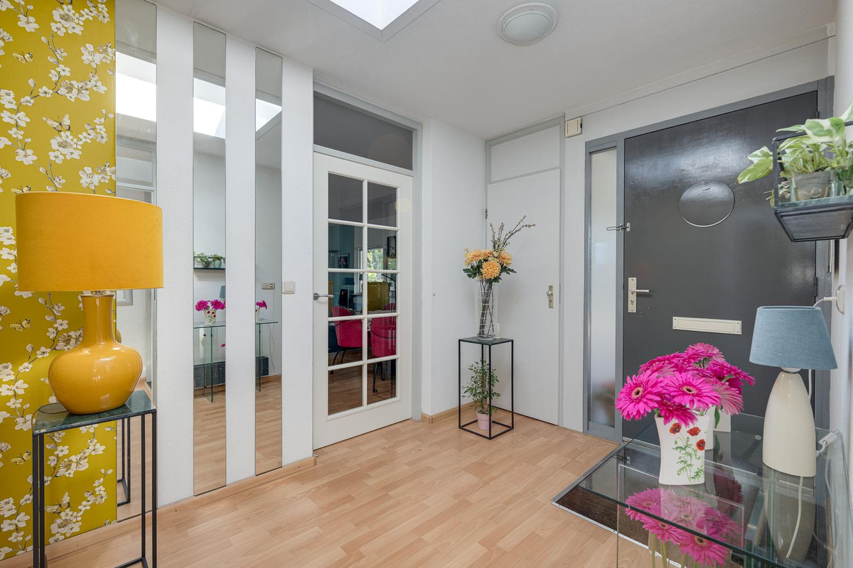 Tussenwoning te koop: Louis Armstronglaan 24, Leiden