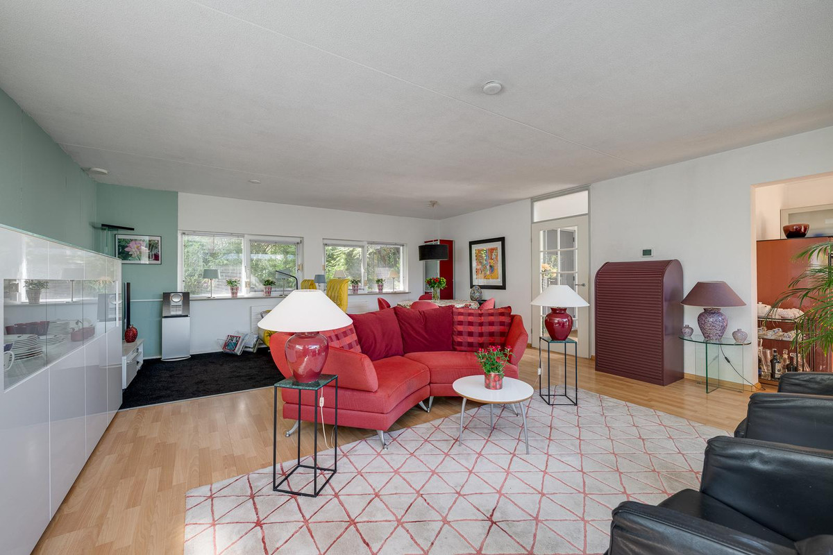 Tussenwoning te koop: Louis Armstronglaan 24, Leiden
