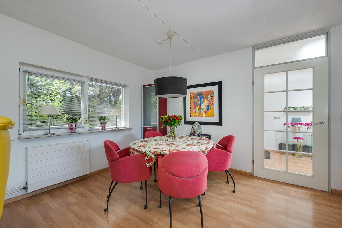 Tussenwoning te koop: Louis Armstronglaan 24, Leiden