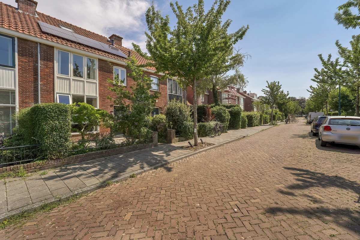 Tussenwoning te koop: Grunerielaan 24, Oegstgeest