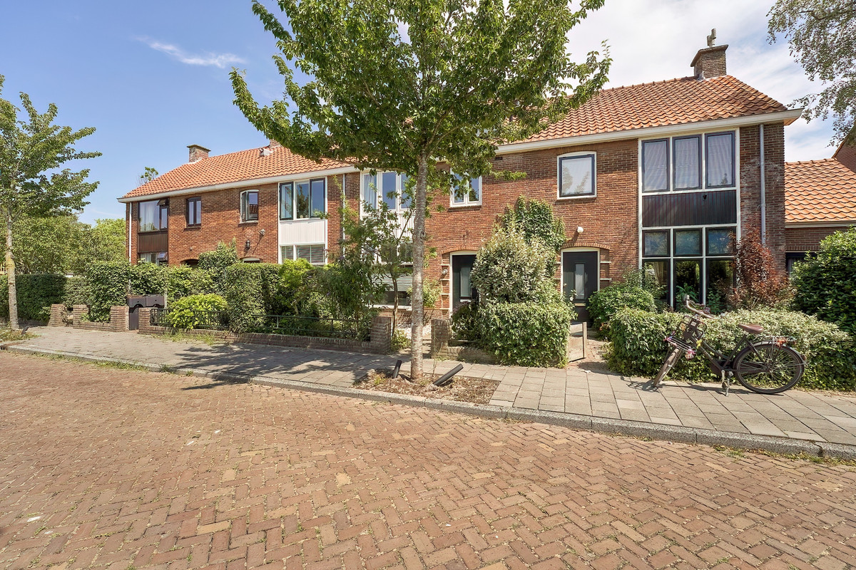 Tussenwoning te koop: Grunerielaan 24, Oegstgeest