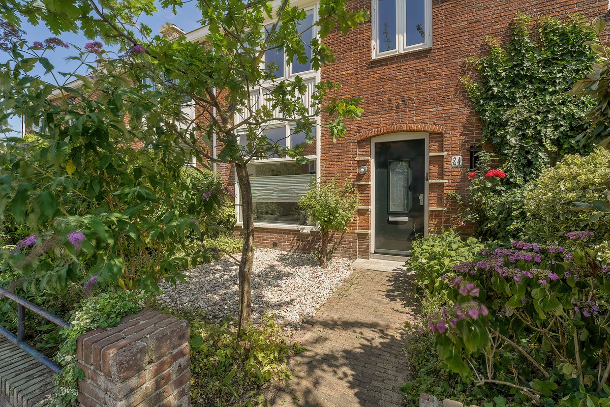 Tussenwoning te koop: Grunerielaan 24, Oegstgeest