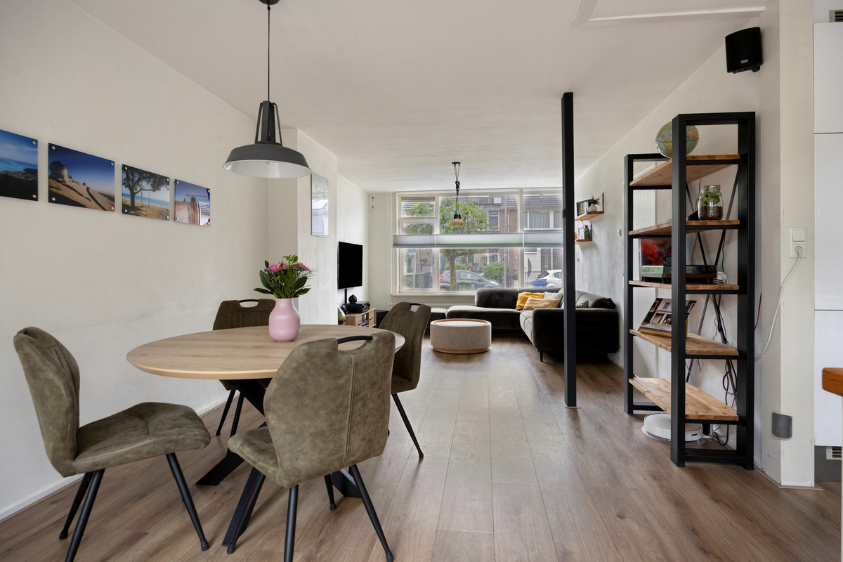 Tussenwoning te koop: Fioringras 82, Rotterdam