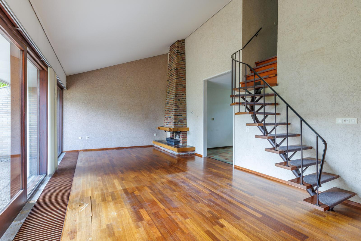 Tussenwoning te koop: Schietbaanweg 147, Enschede