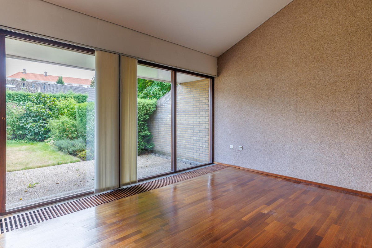 Tussenwoning te koop: Schietbaanweg 147, Enschede