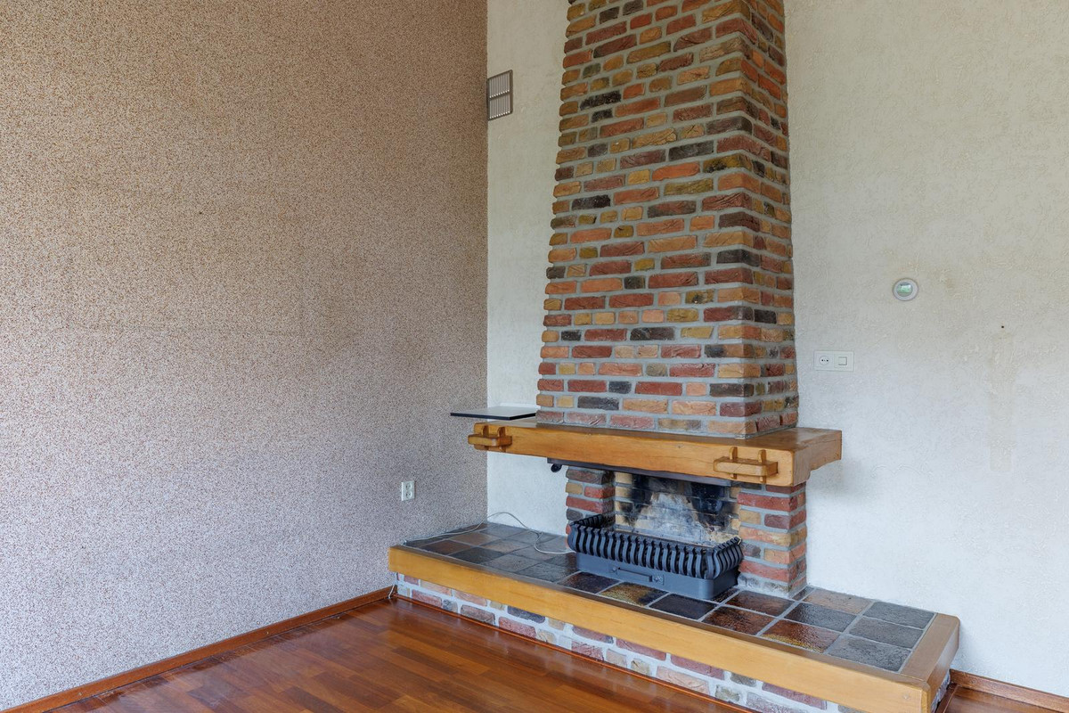 Tussenwoning te koop: Schietbaanweg 147, Enschede