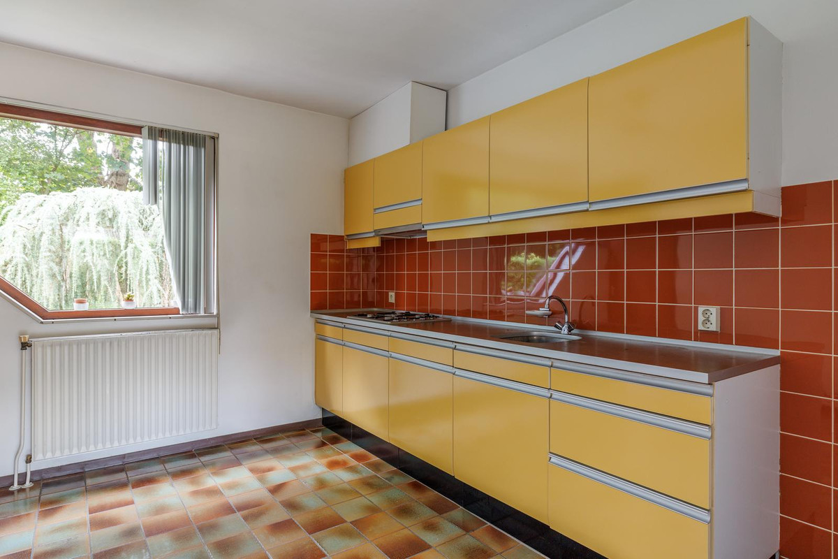Tussenwoning te koop: Schietbaanweg 147, Enschede