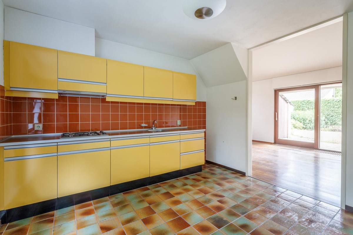 Tussenwoning te koop: Schietbaanweg 147, Enschede