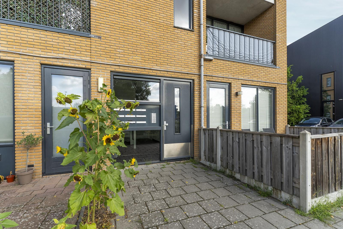 Appartement te koop: Makassarhof 10, Almere
