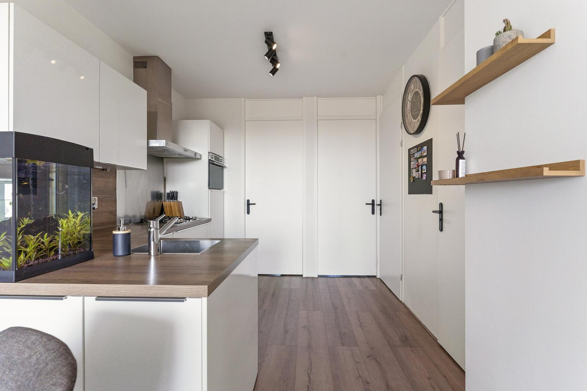 Appartement te koop: Makassarhof 10, Almere
