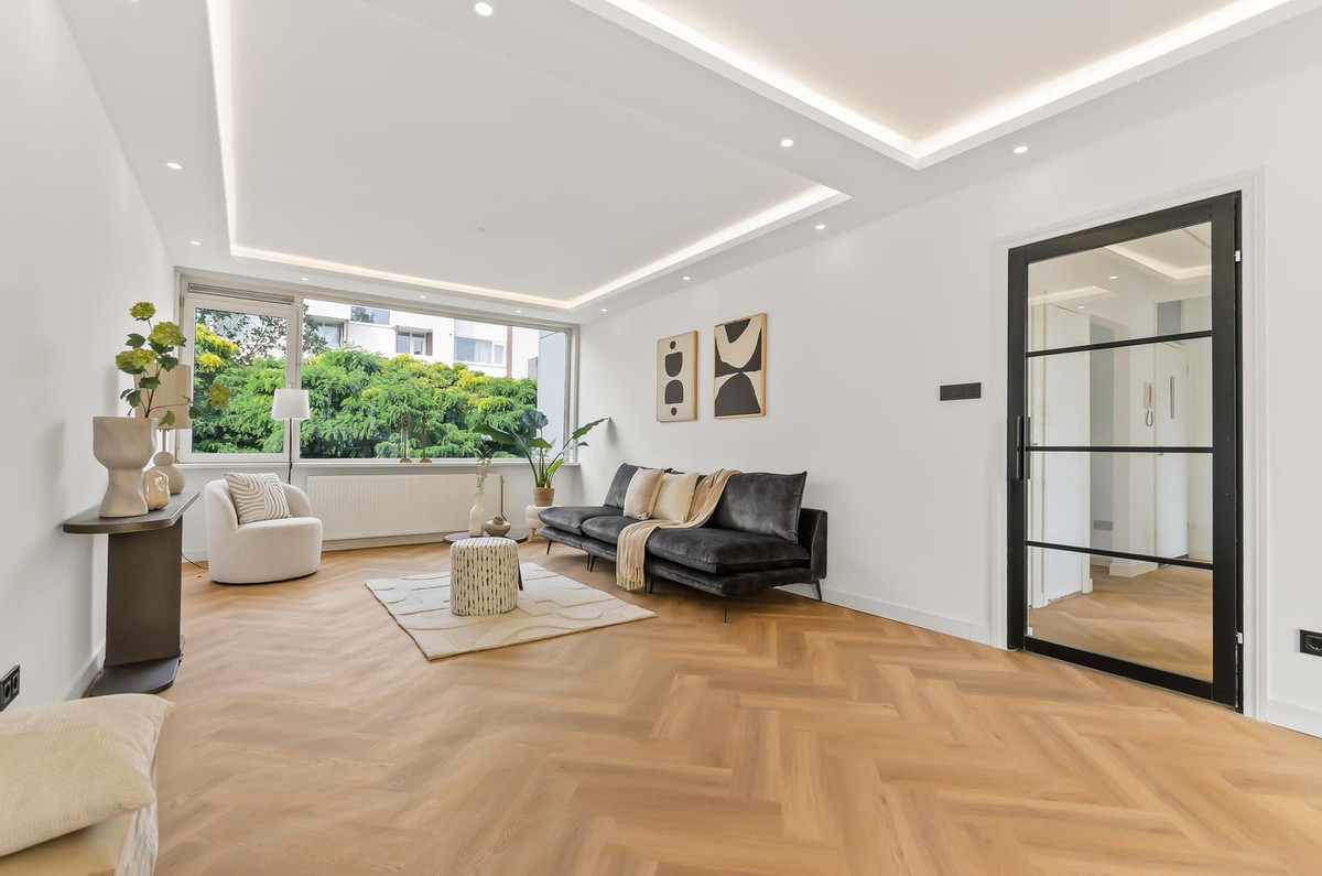 Appartement te koop: van bijnkershoeklaan 137, Utrecht