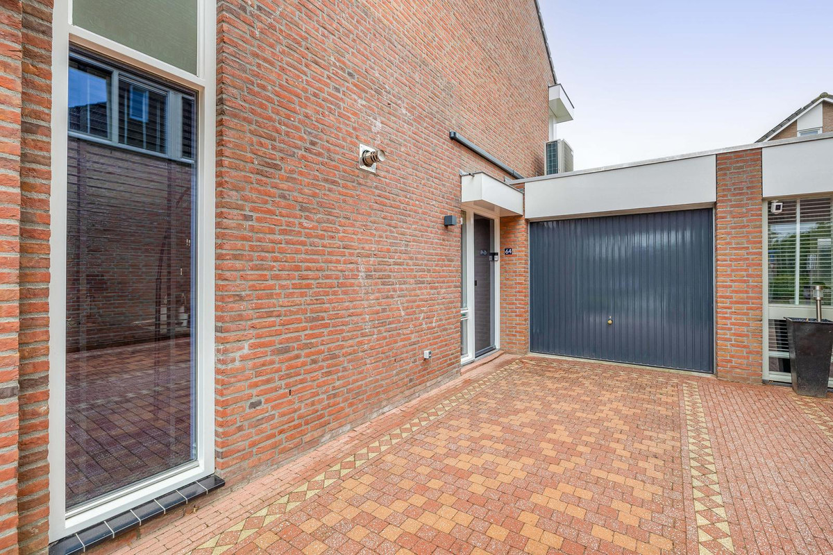 Tussenwoning te koop: Reuveltweg 64, Grubbenvorst