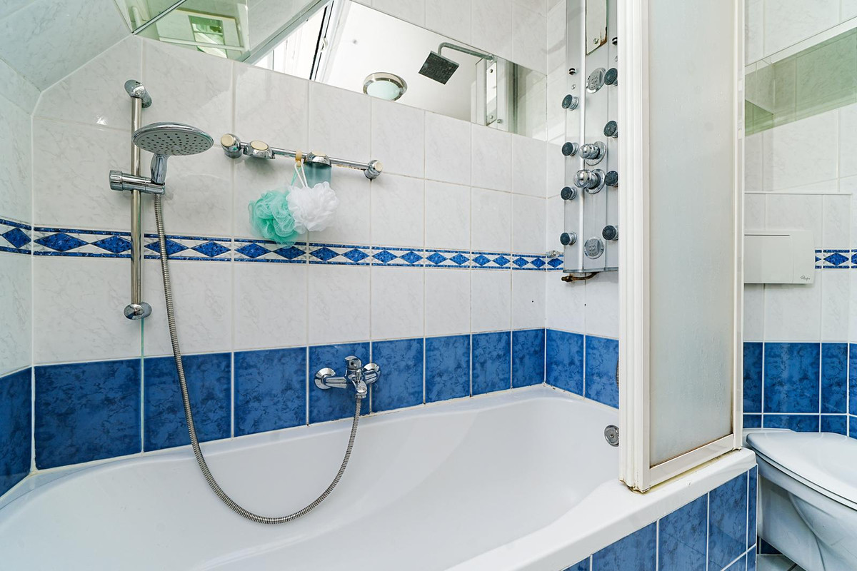 Tussenwoning te koop: Molecatensingel 399, Rotterdam