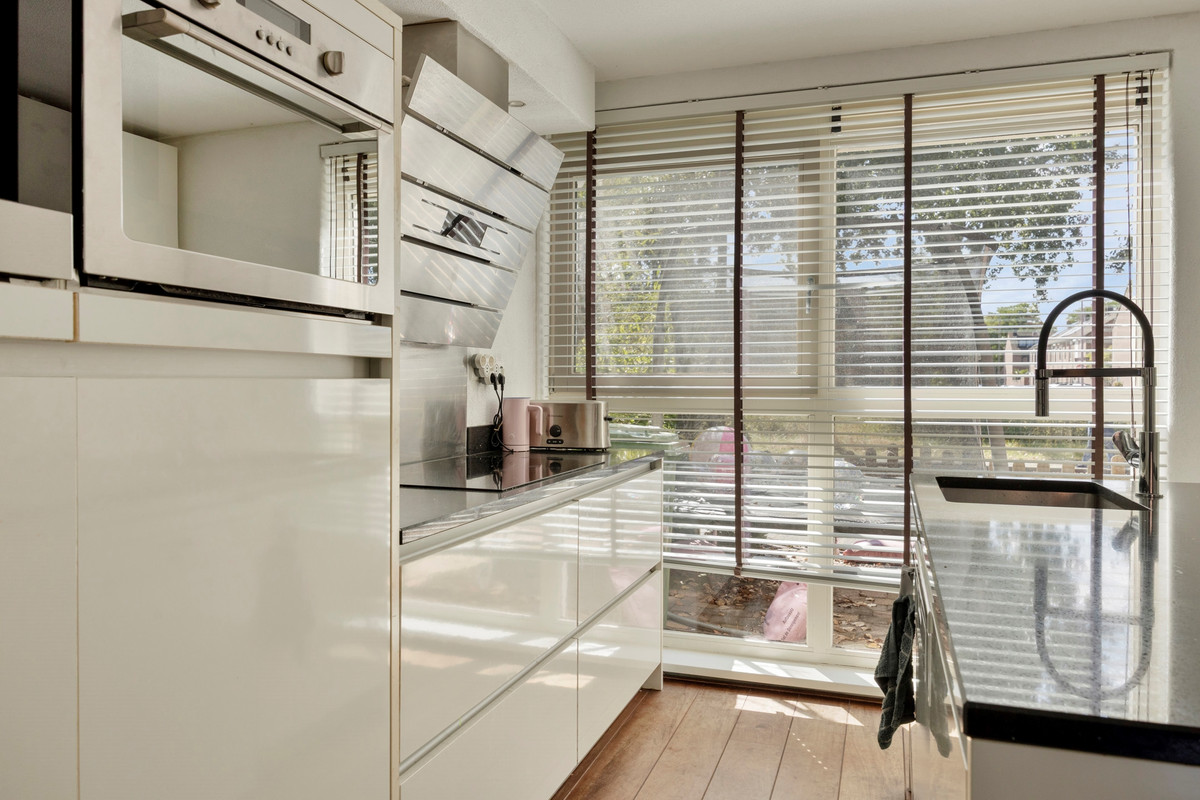 Tussenwoning te koop: Carel Willinksingel 340, Rotterdam