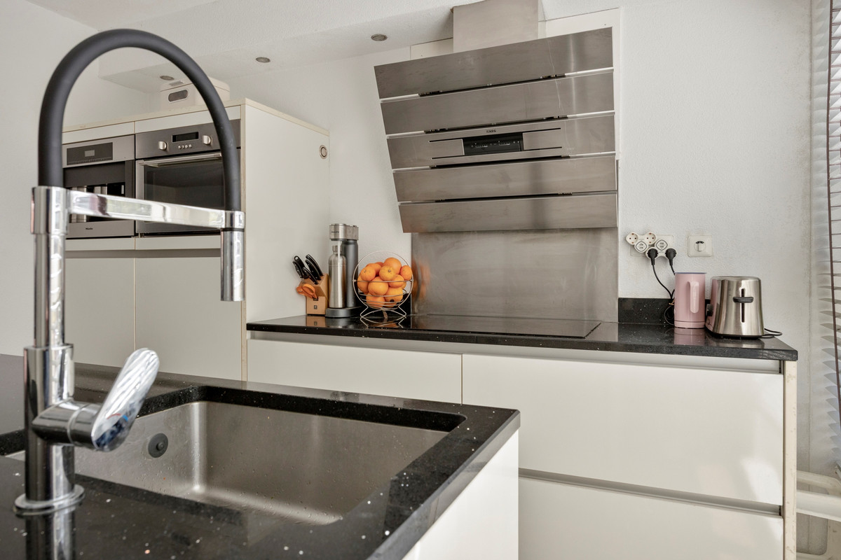 Tussenwoning te koop: Carel Willinksingel 340, Rotterdam