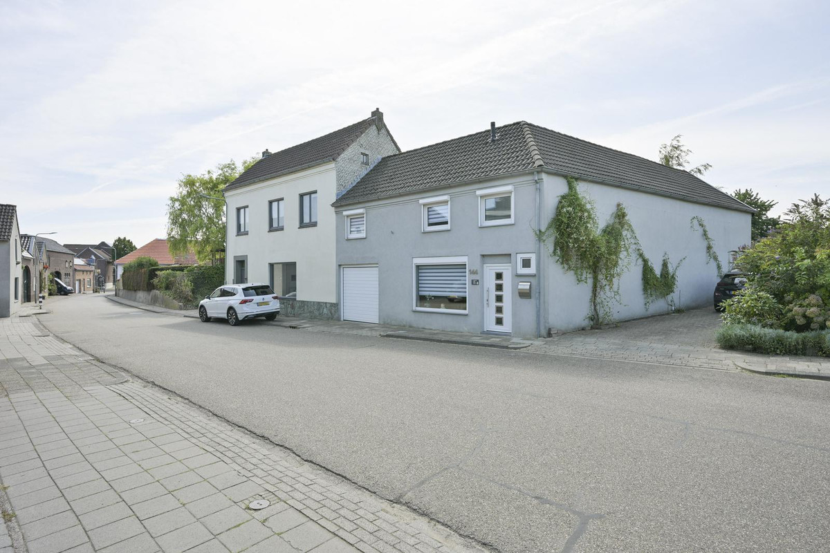 Twee-onder-één-kap te koop: Dorpsstraat 144, Bingelrade