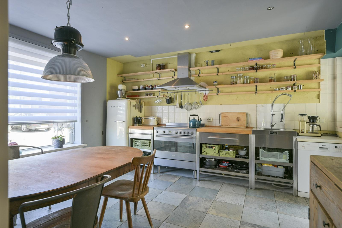 Twee-onder-één-kap te koop: Dorpsstraat 144, Bingelrade