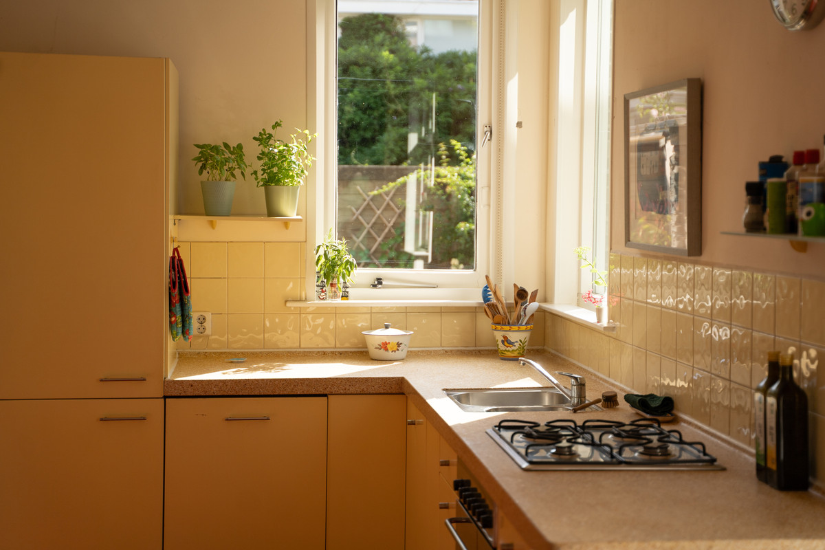 Tussenwoning te koop: Merwedekade 139, Utrecht