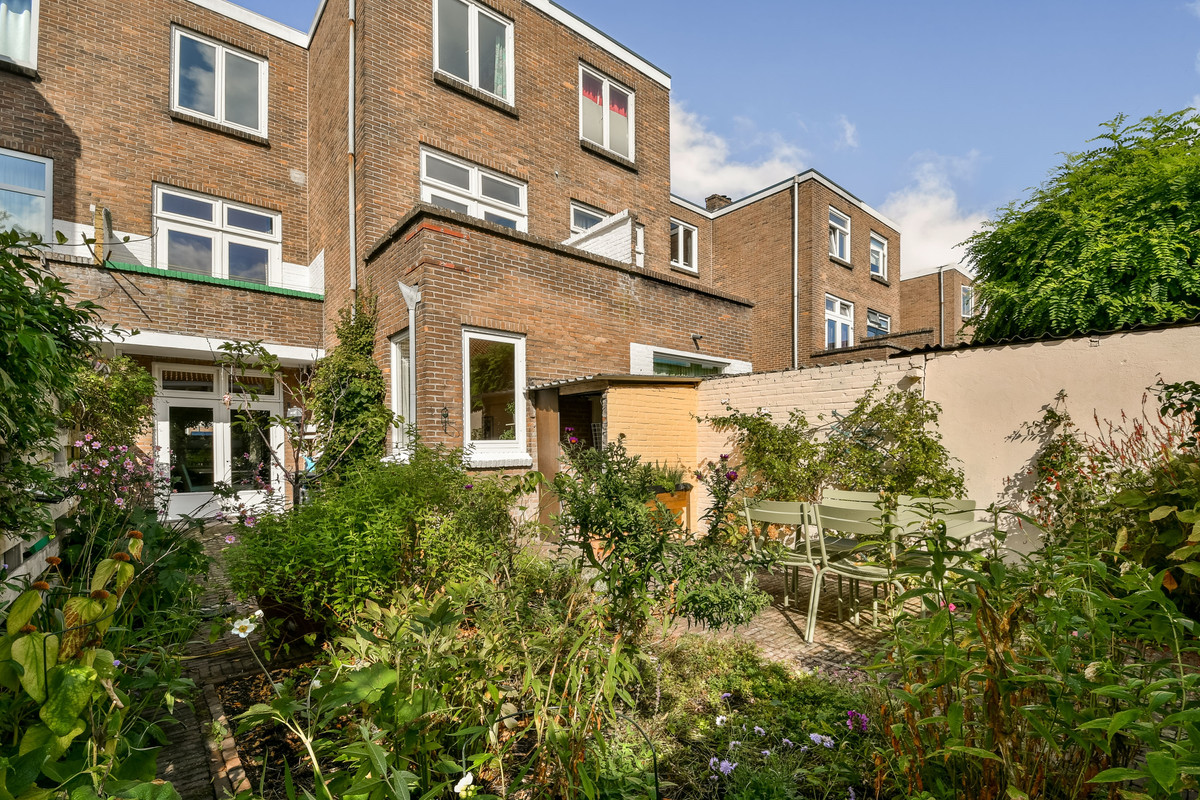 Tussenwoning te koop: Merwedekade 139, Utrecht