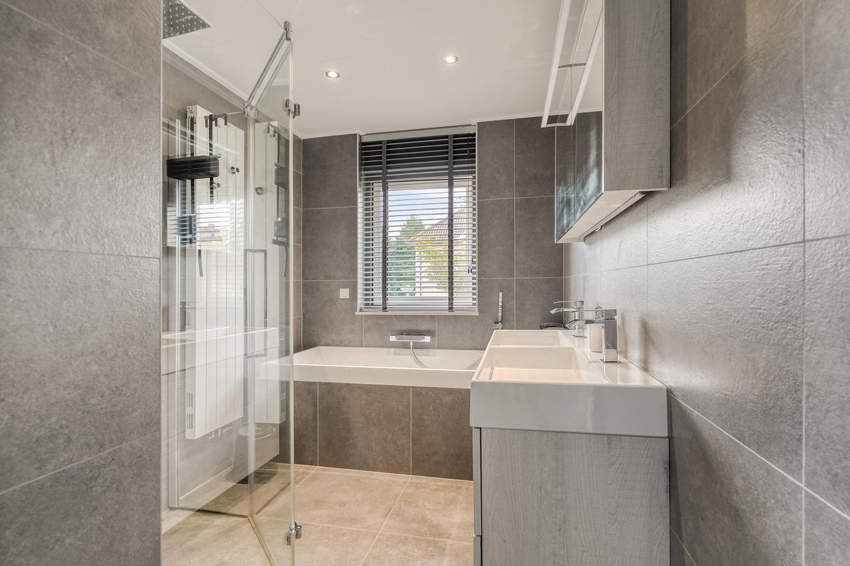 Hoekwoning te koop: Bezeel 40, Rhoon