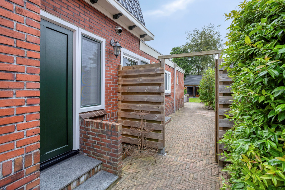 Twee-onder-één-kap te koop: Herenstraat 12, Sappemeer
