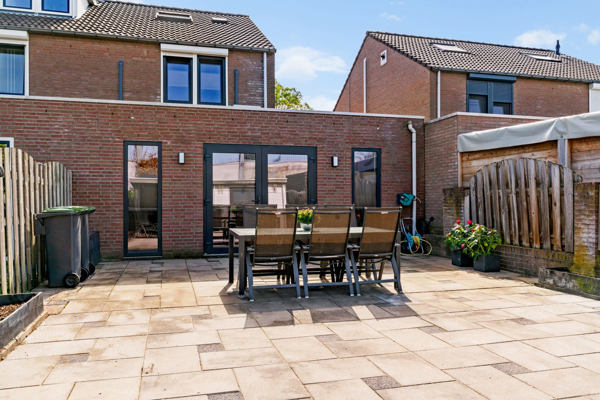 Tussenwoning te koop: Kloosterstraat 23, Geleen
