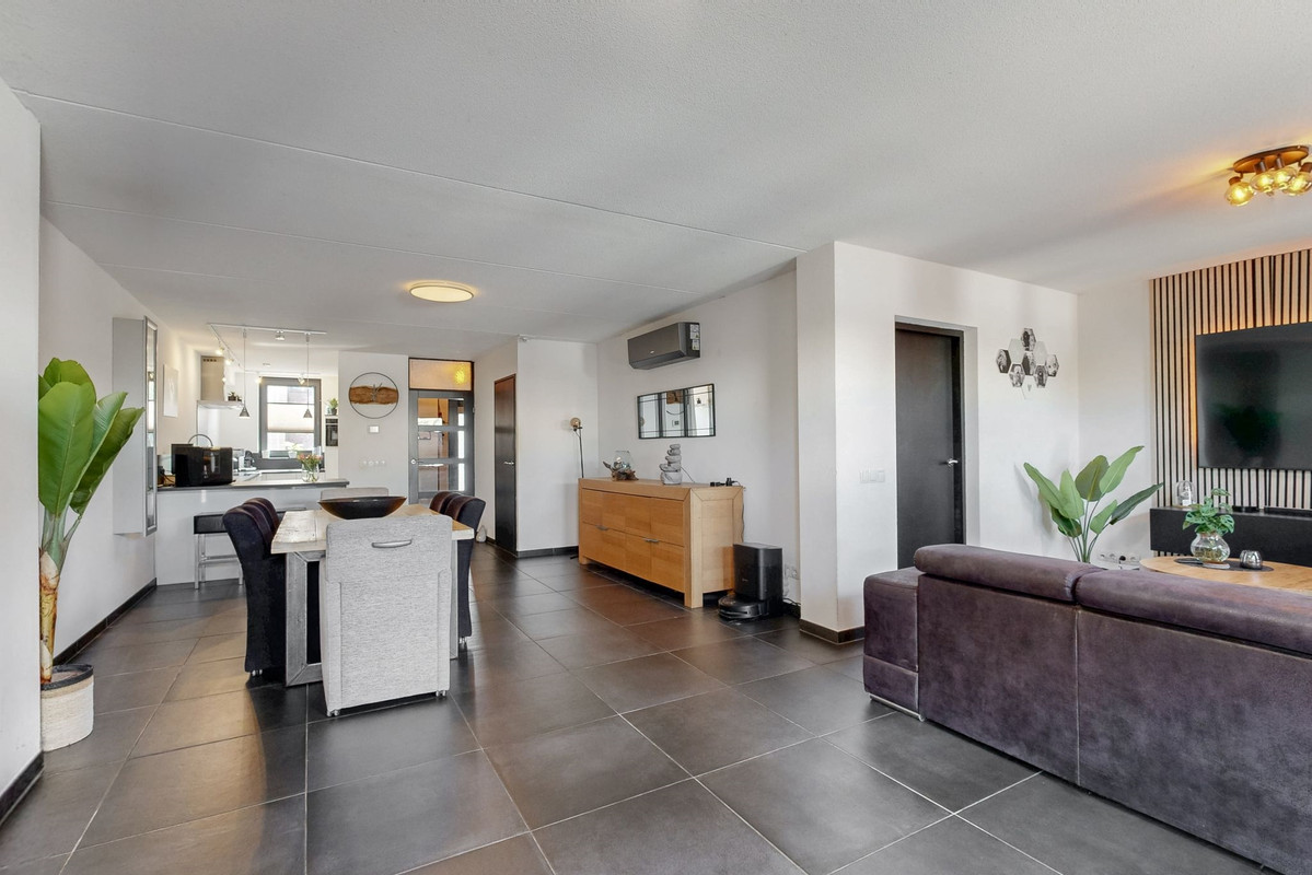 Tussenwoning te koop: Kloosterstraat 23, Geleen