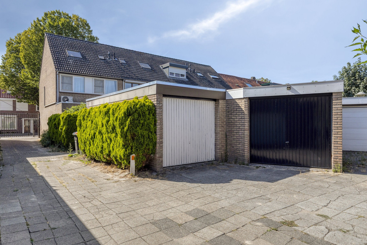 Tussenwoning te koop: Vredeman de Vriesstraat 50B, Tilburg