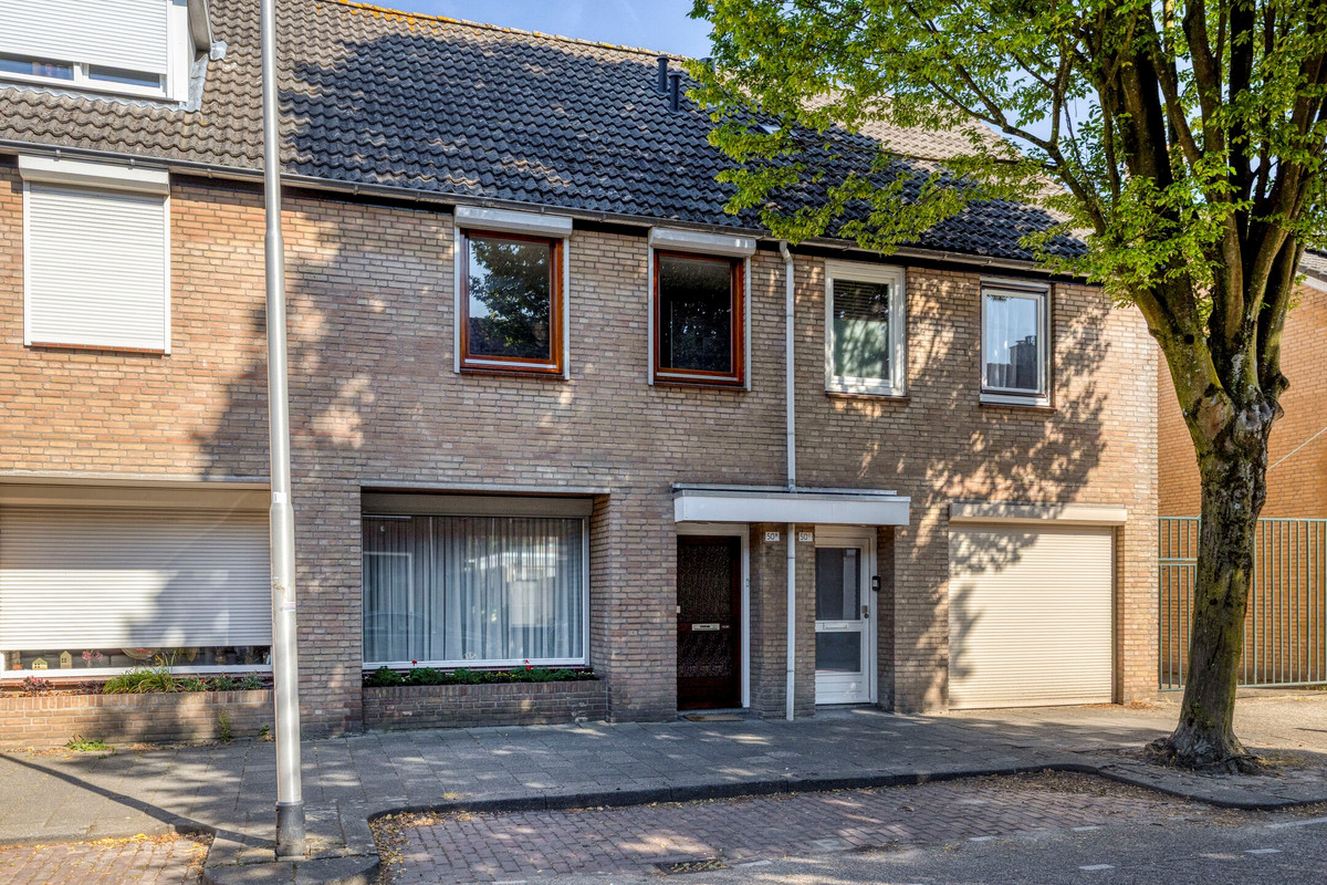 Tussenwoning te koop: Vredeman de Vriesstraat 50B, Tilburg
