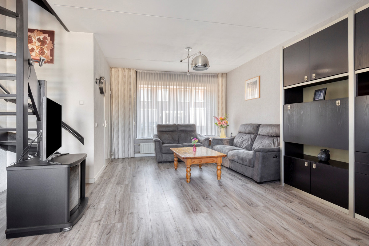 Tussenwoning te koop: Vredeman de Vriesstraat 50B, Tilburg