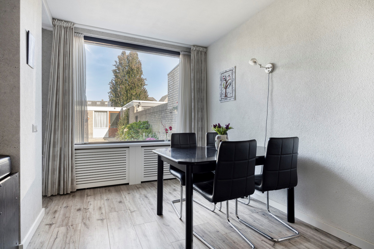 Tussenwoning te koop: Vredeman de Vriesstraat 50B, Tilburg