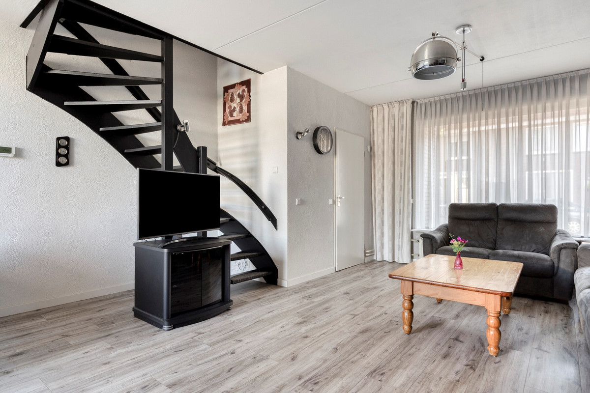 Tussenwoning te koop: Vredeman de Vriesstraat 50B, Tilburg