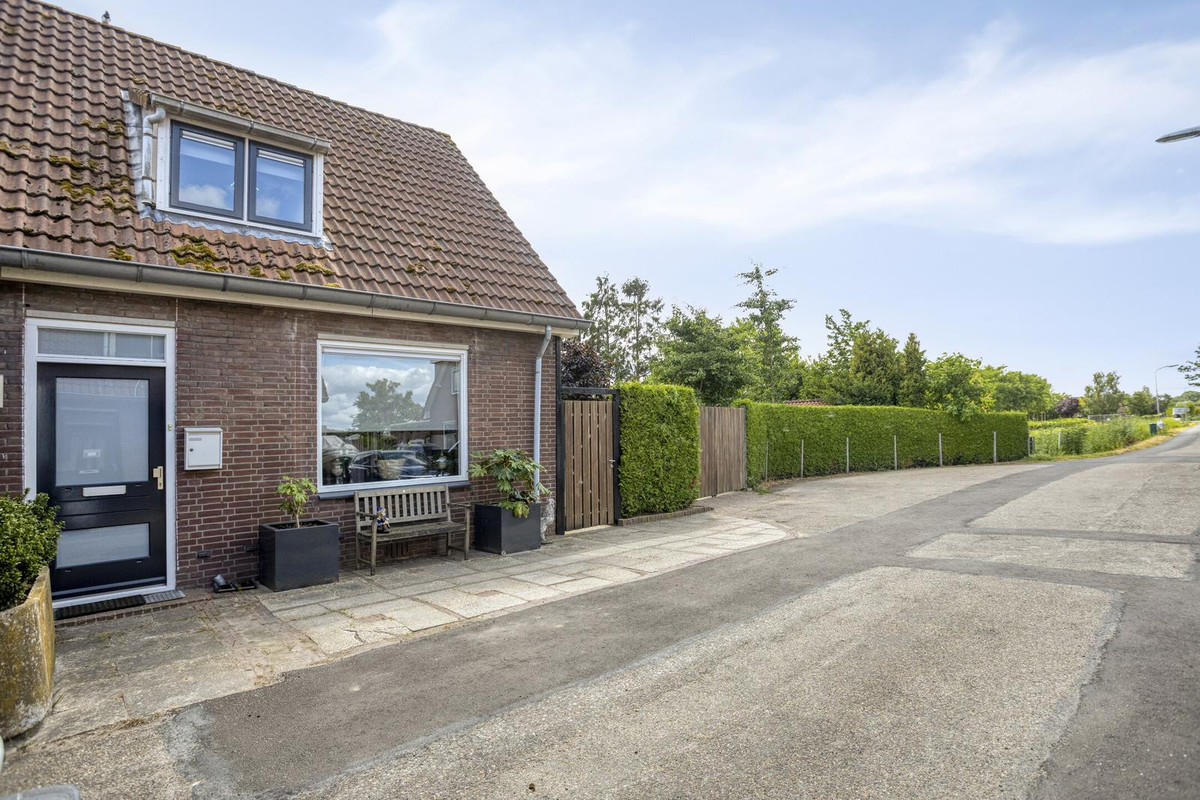 Twee-onder-één-kap te koop: Leedjes 2, Driel