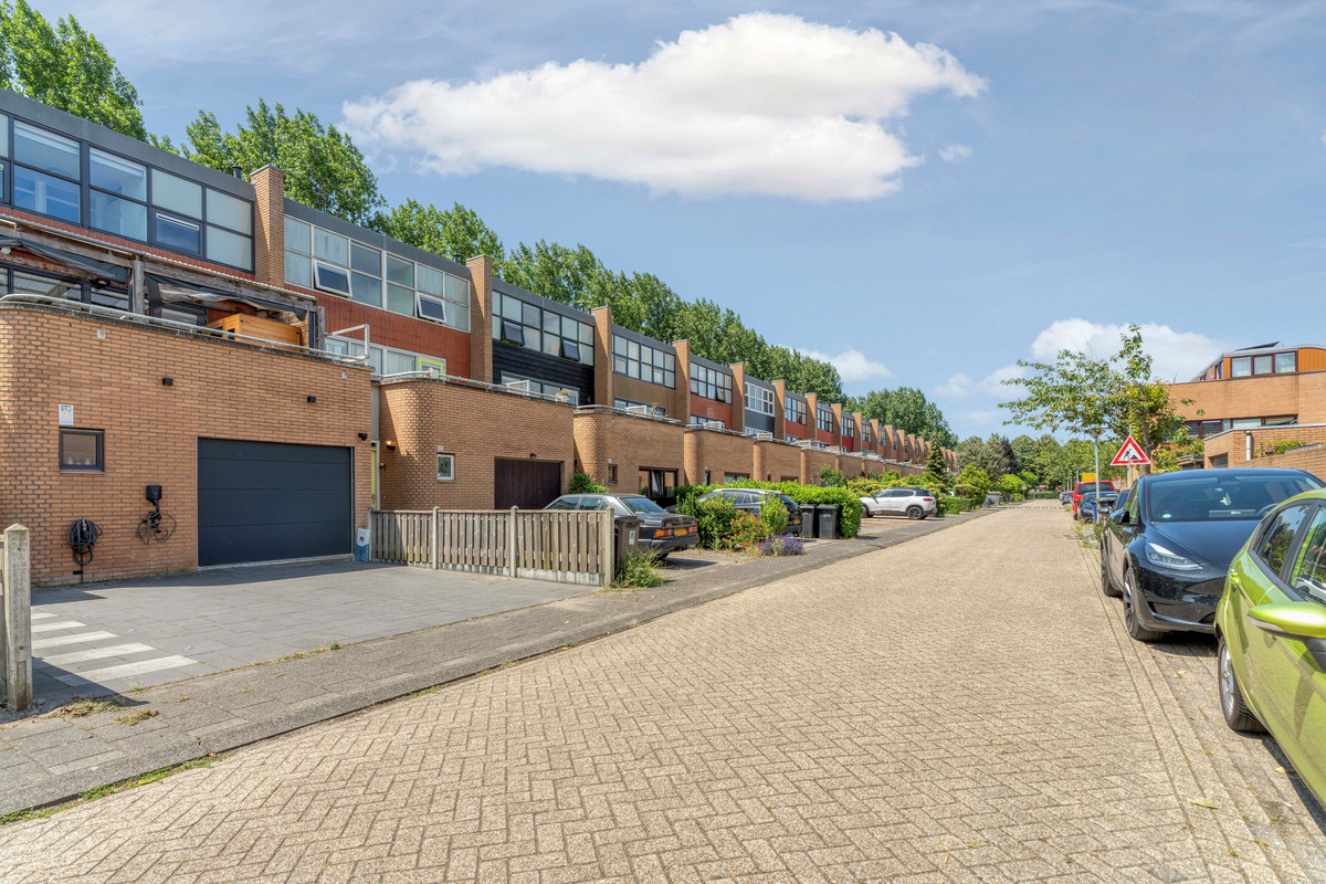 Tussenwoning te koop: Anjerstraat 23, Almere