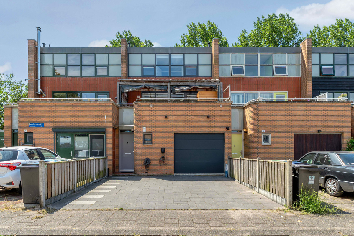 Tussenwoning te koop: Anjerstraat 23, Almere