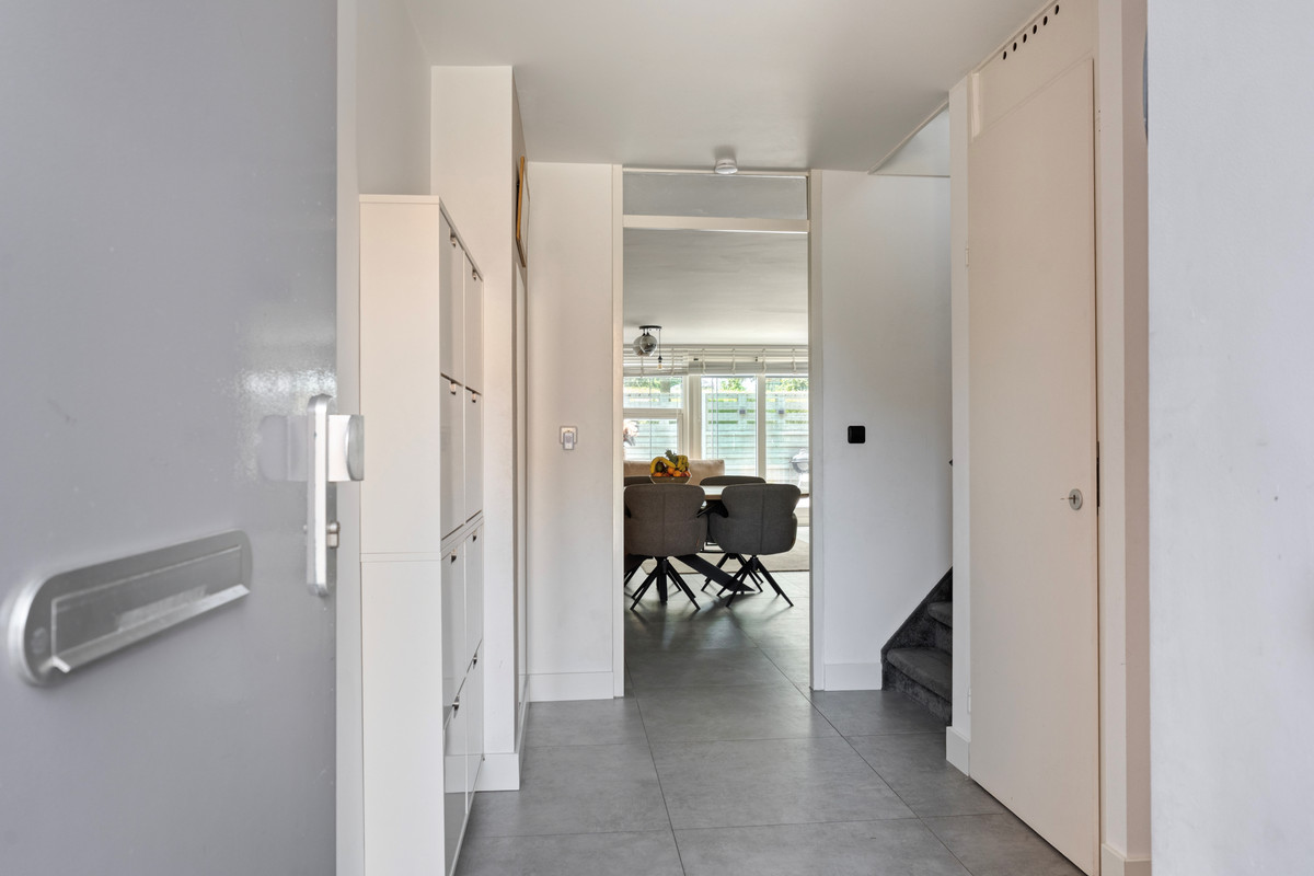 Tussenwoning te koop: Anjerstraat 23, Almere