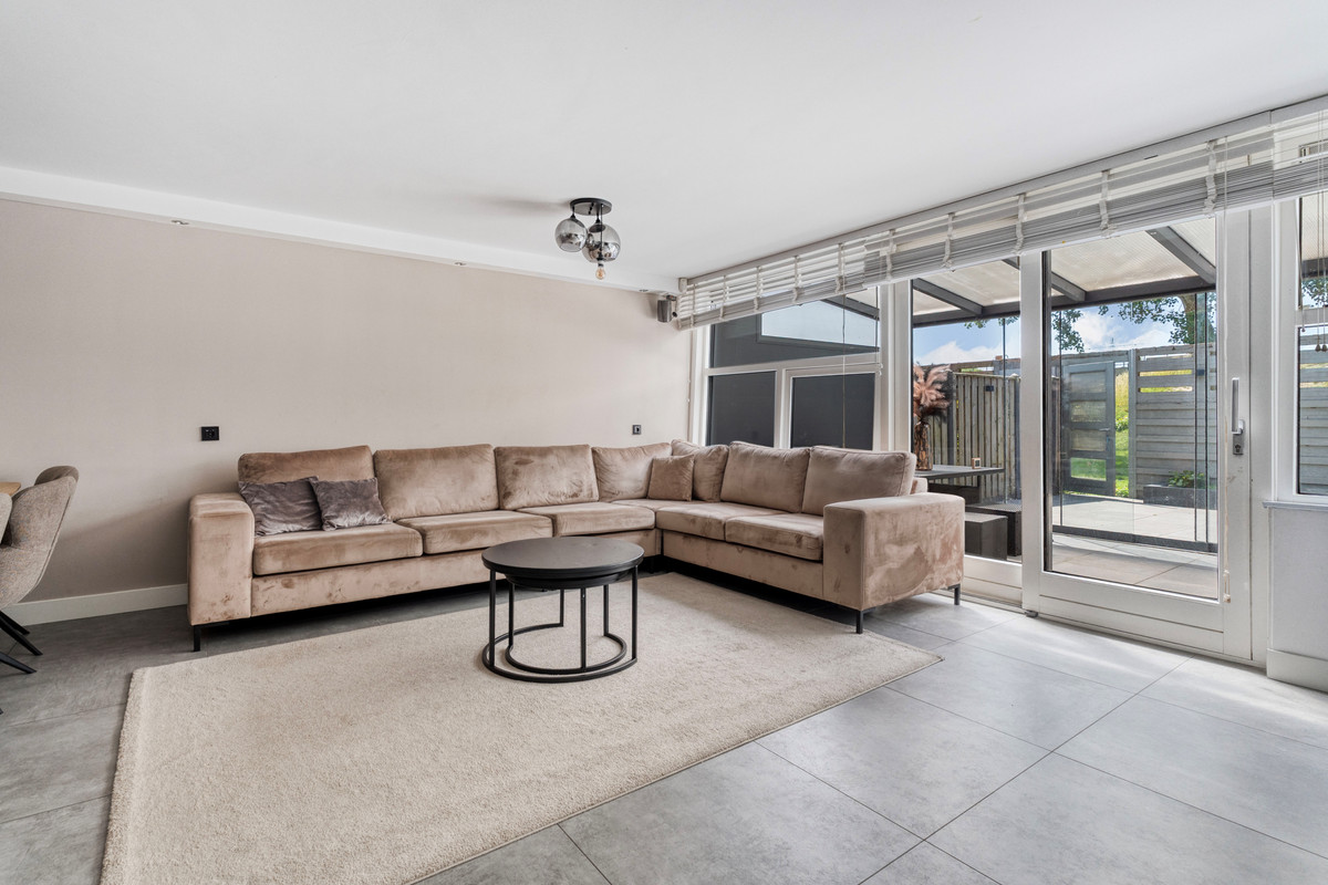 Tussenwoning te koop: Anjerstraat 23, Almere
