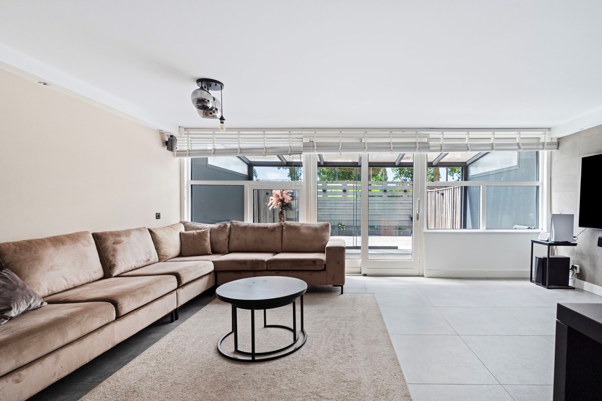 Tussenwoning te koop: Anjerstraat 23, Almere