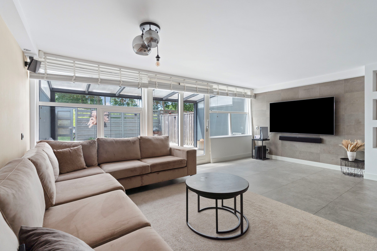 Tussenwoning te koop: Anjerstraat 23, Almere